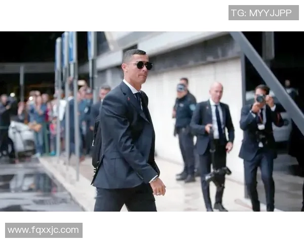 今年巴黎足球明星时装盛典展现独特风格与时尚魅力 今年巴黎足球明星时装盛典展现独特风格与时尚魅力