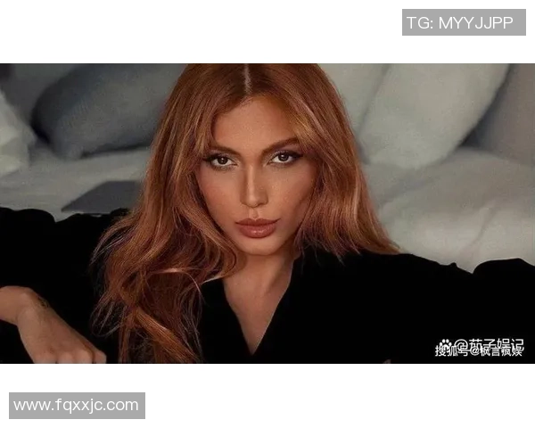 揭秘著名足球明星前女友的生活与情感历程背后的故事与秘密